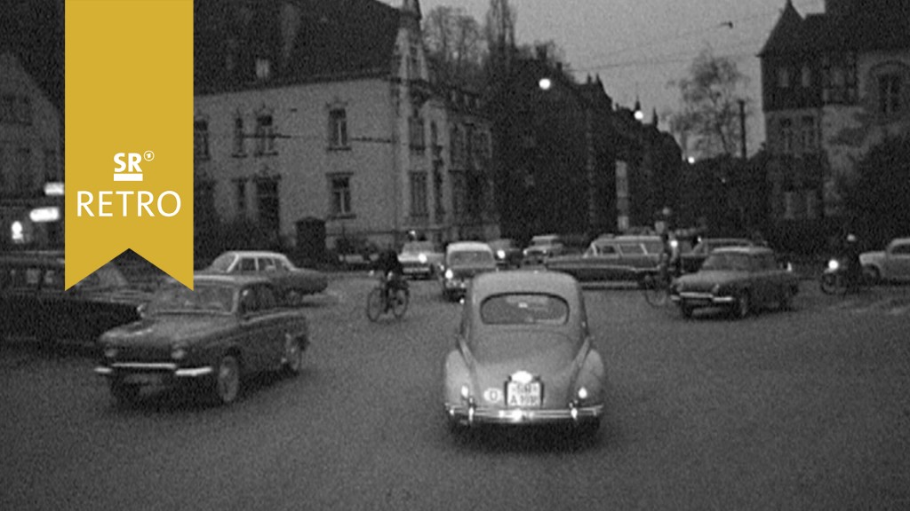 Foto: Autos fahren auf der Straße (Verkehrsprobleme in Saarbrücken)