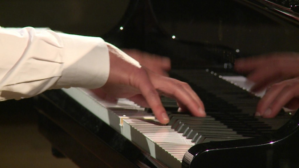 Die Hände eines Klavierspielers (Foto: SR Fernsehen)