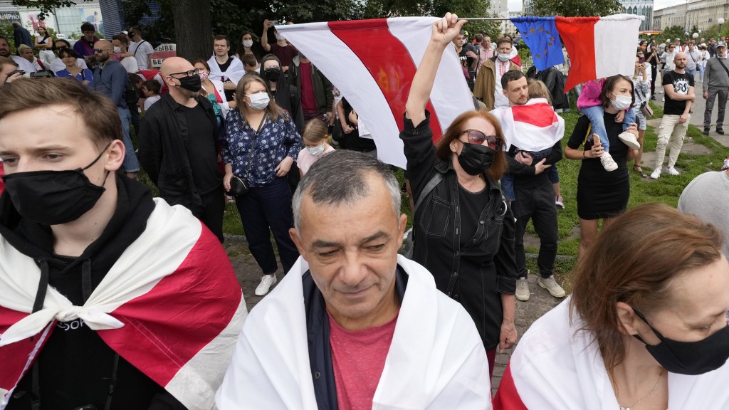 8. August 2021: Protestteilnehmer nehmen an einer Demonstration gegen die Politik des belarussischen Präsidenten Lukaschenko teil (Foto: picture alliance/dpa/AP | Czarek Sokolowski)