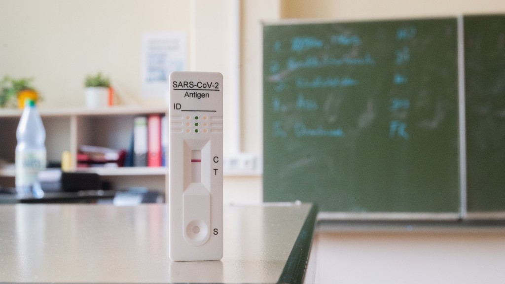 Foto: Ein Corona-Test auf einer Schulbank