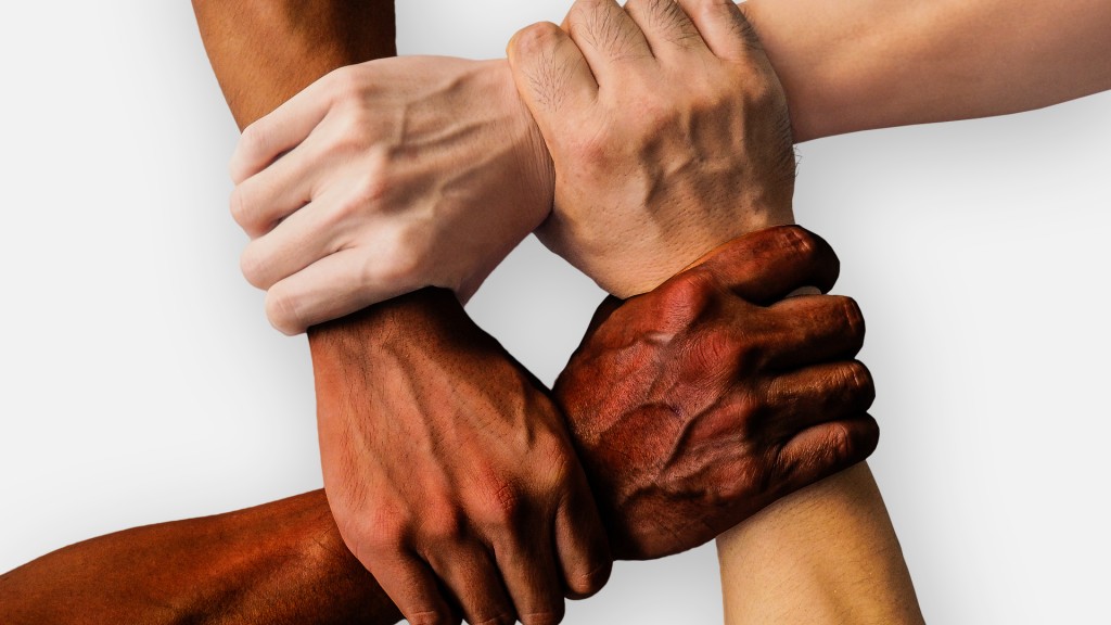 Symbolbild: Vier Hände bilden eine stabile Verbindung (Foto: pixabay/truthseeker08)