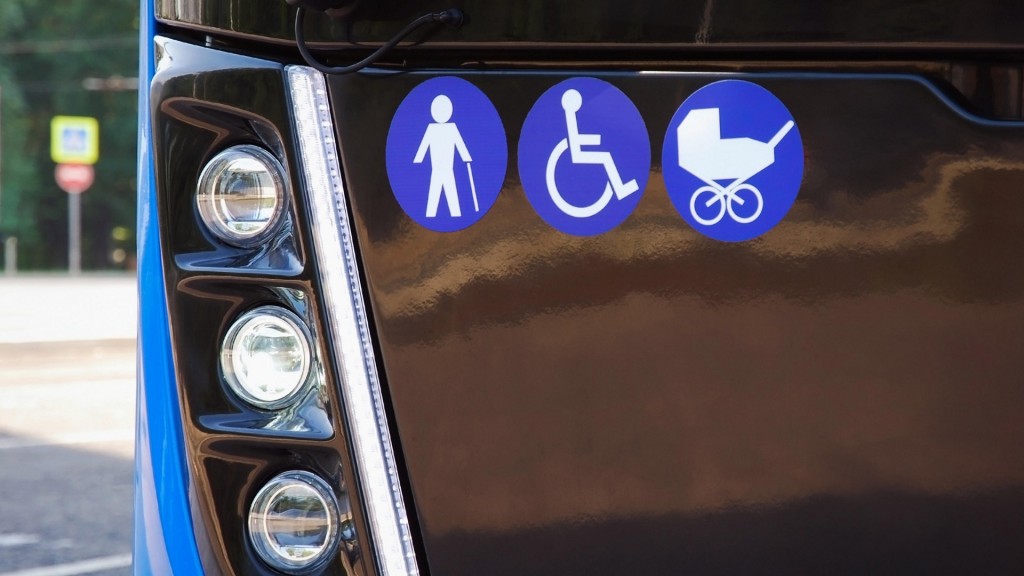 Foto: Symbole für gehbehinderte Menschen und Kinderwagen auf einem Bus. (Foto: picture alliance / Zoonar | nadezhda soboleva)