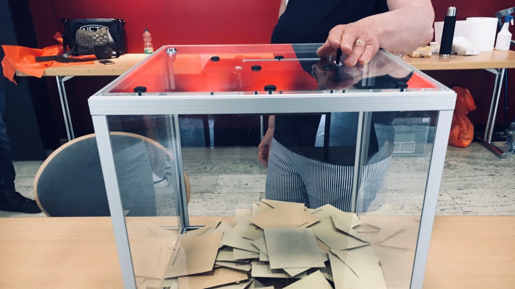 Die Wahlurne in der Mairie von Saargemünd