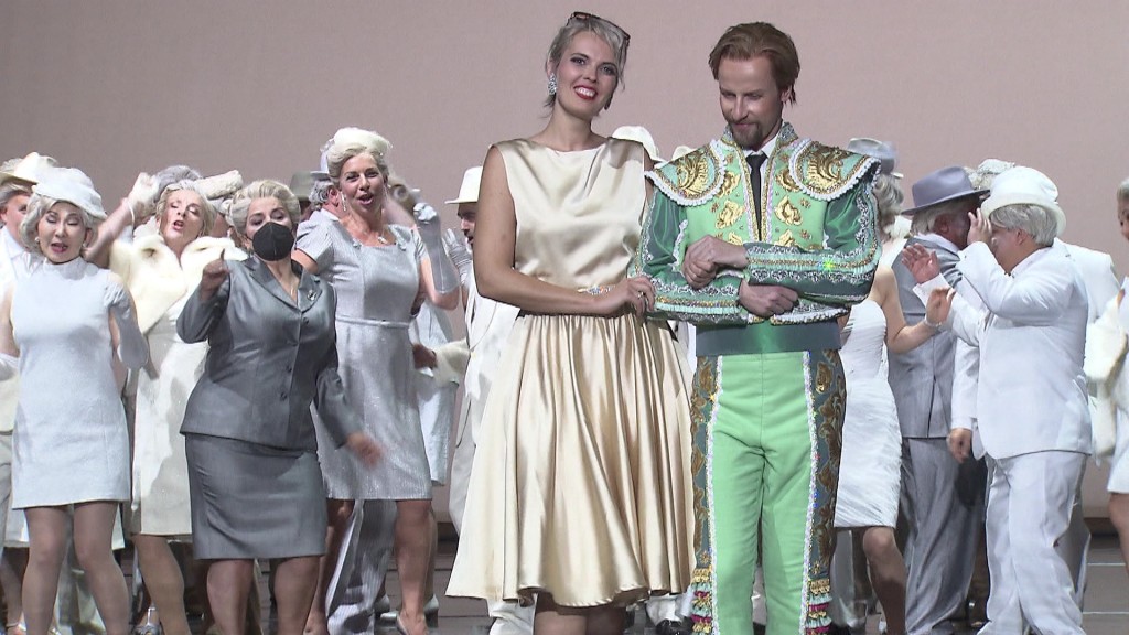 Carmen (Carmen Seibel) und ihr Torero Escamillo (Peter Schöne)