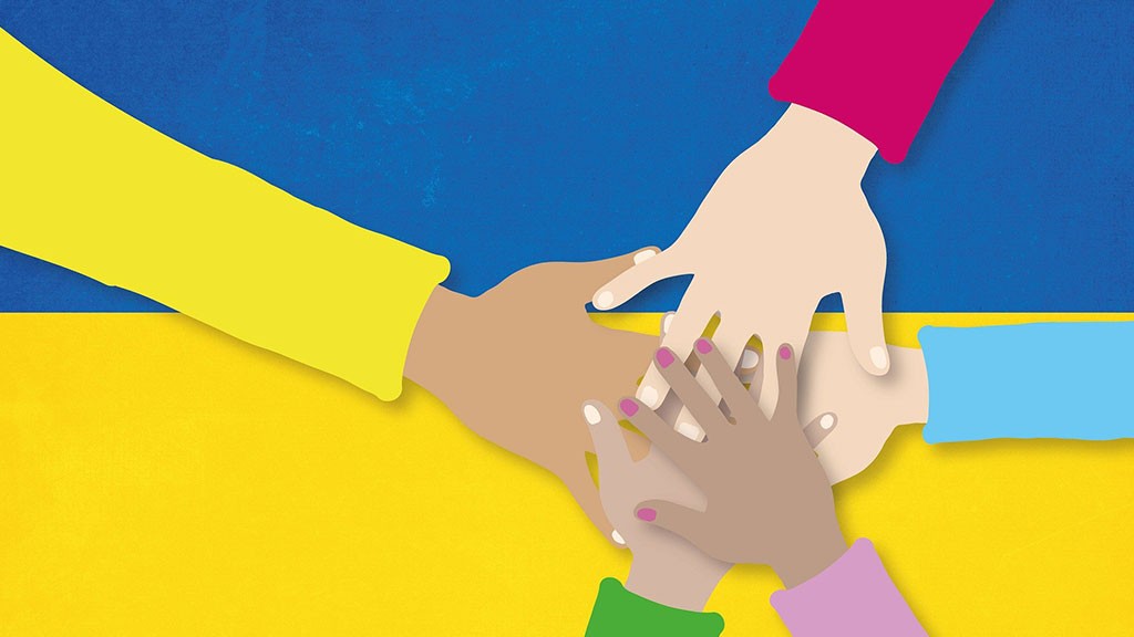 gezeichnete Hände liegen auf den Farben der Ukrainischen Flagge übereinander