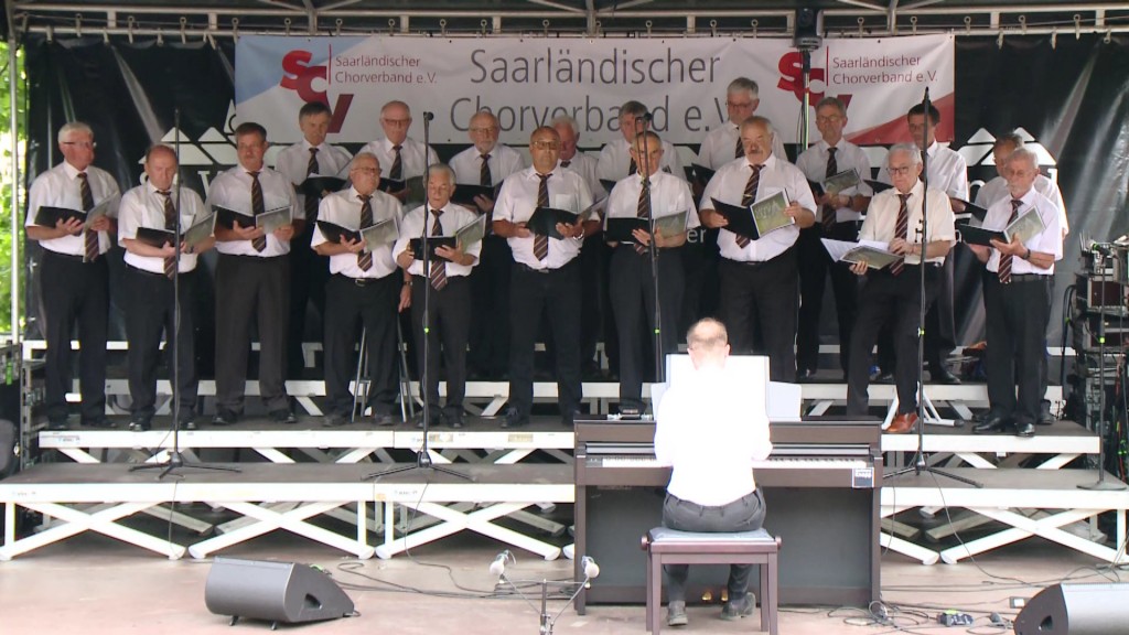 Foto: Auftritt vom Männerchor Düppenweiler bei Sing City in St. Wendel 2022