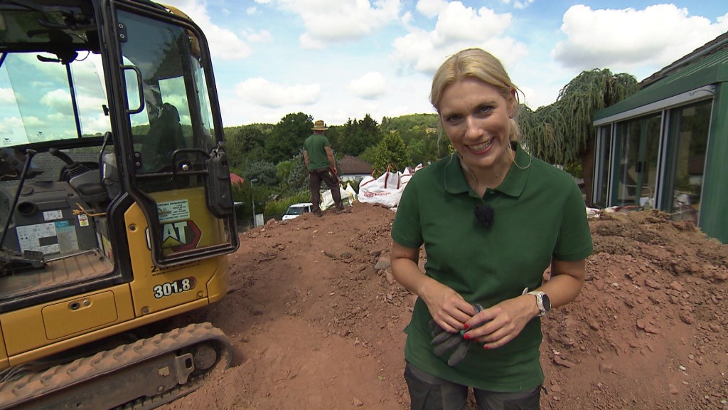 Foto: Julia Berdin beim Sommerpraktikum im Landschaftsbaubetrieb
