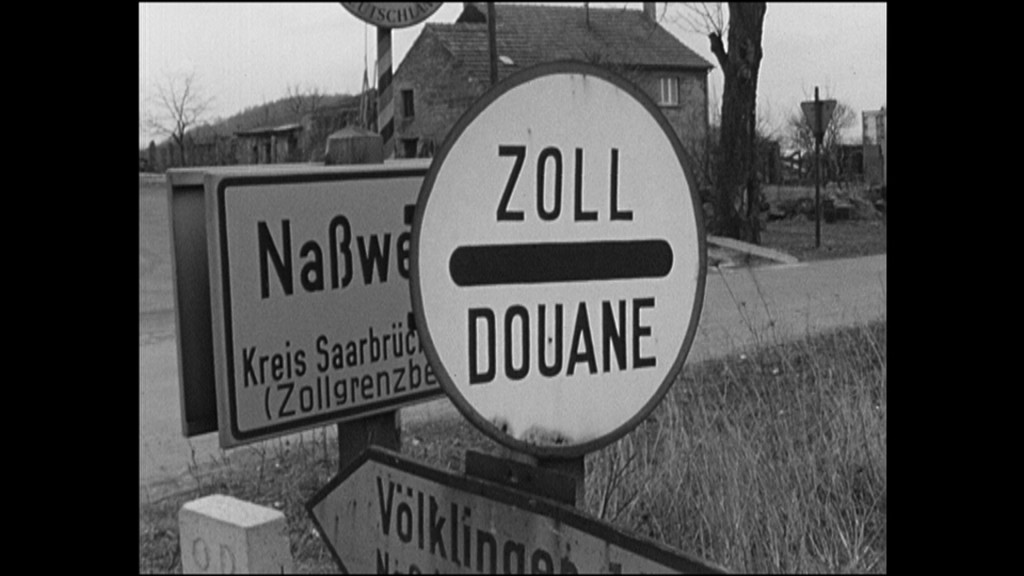 Foto: Ehemalige Straßenschilder an der deutsch-französischen Grenze