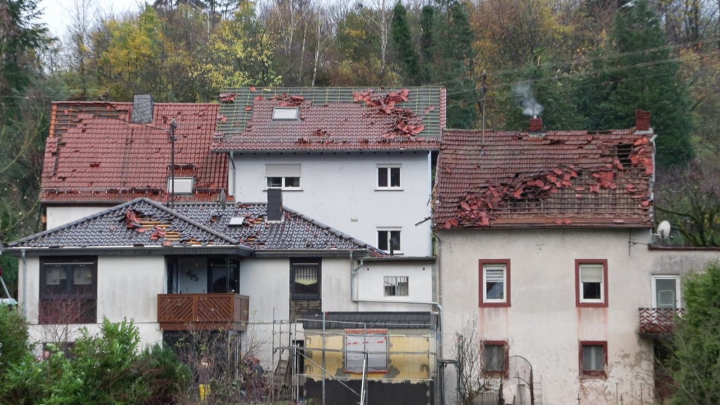Foto: Zerstörte Dächer nach Windhose