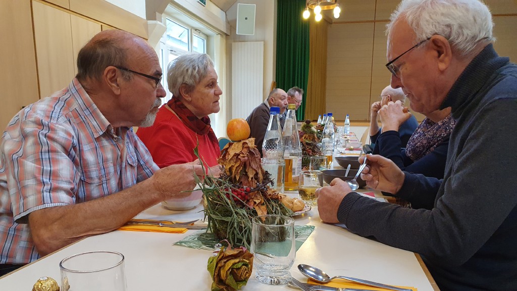 Gäste in der Wadener Freitagsküche