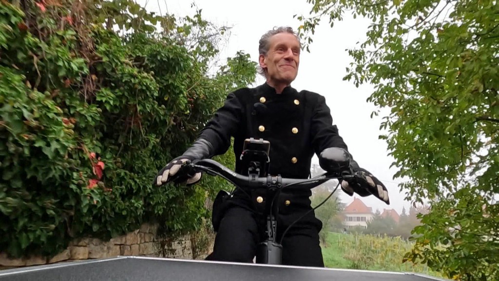 Schornsteinfeger Markus Remy unterwegs mit seinem Eletro-Lastenrad