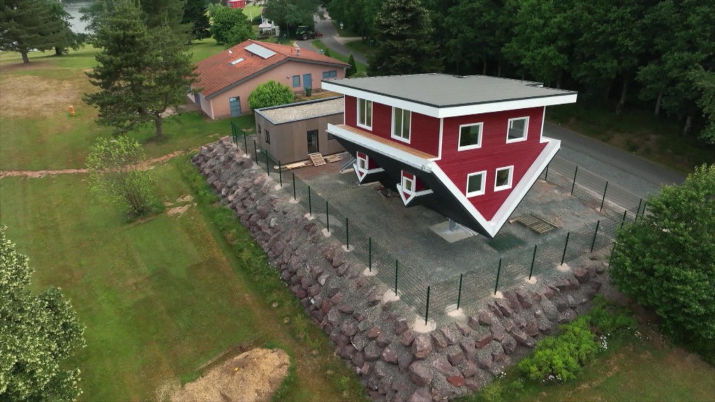 Foto: Umgekehrtes Haus am Bostalsee