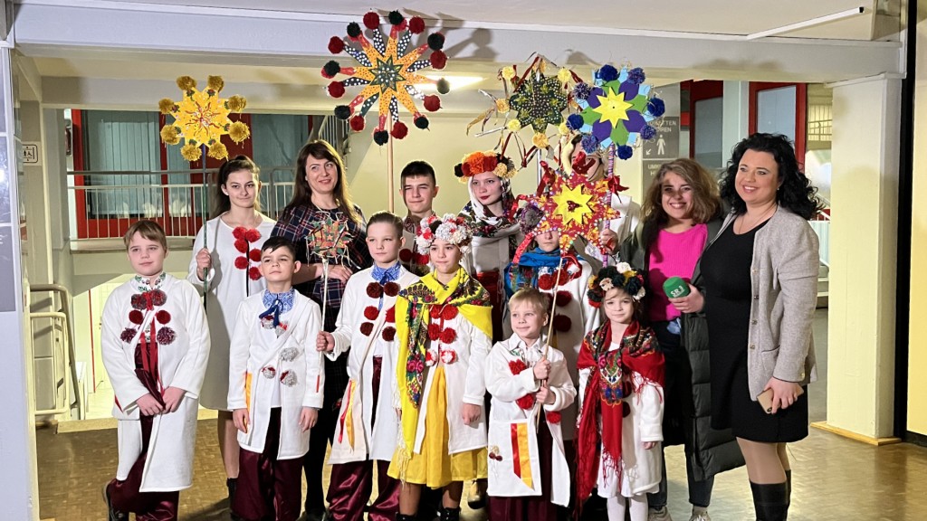 Foto: Kinder bei der ukrainischen Weihnachtsfeier im Bürgerhaus Burbach