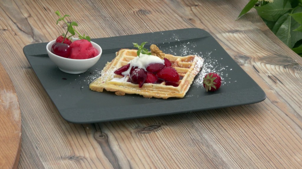 Foto: Webenheimer-Walnuss-Waffeln mit Erdbeeren