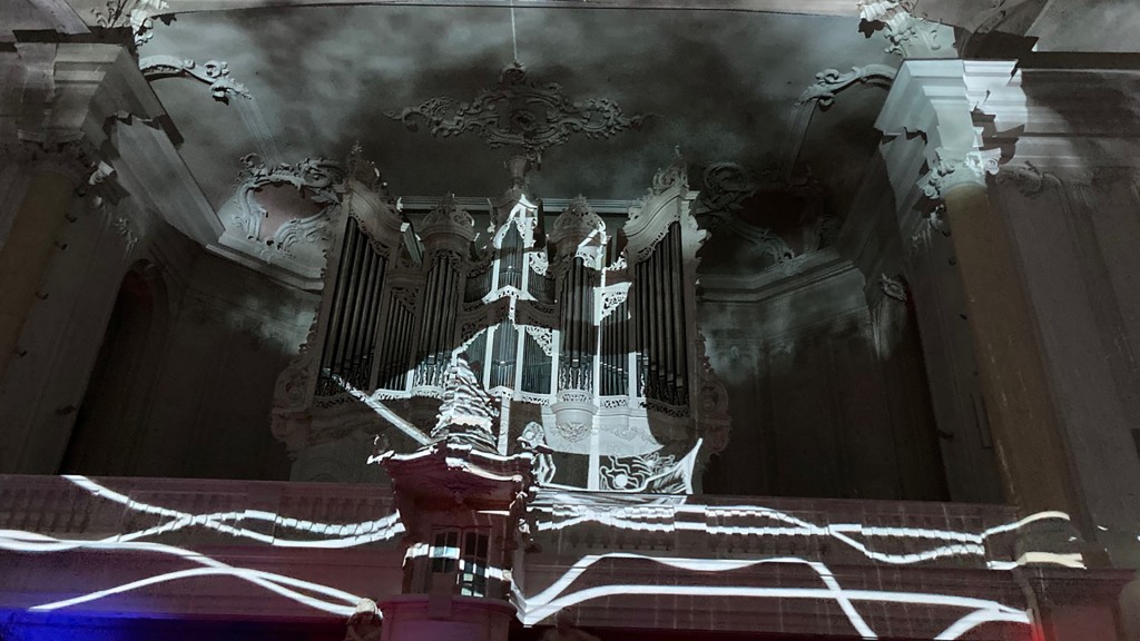 Teil der Rotationen-Installation in der Saarbrücker Ludwigkskirche