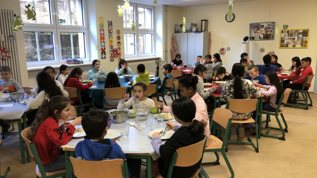 Schulessen an der Ganztagsschule Kirchberg in Saarbrücken