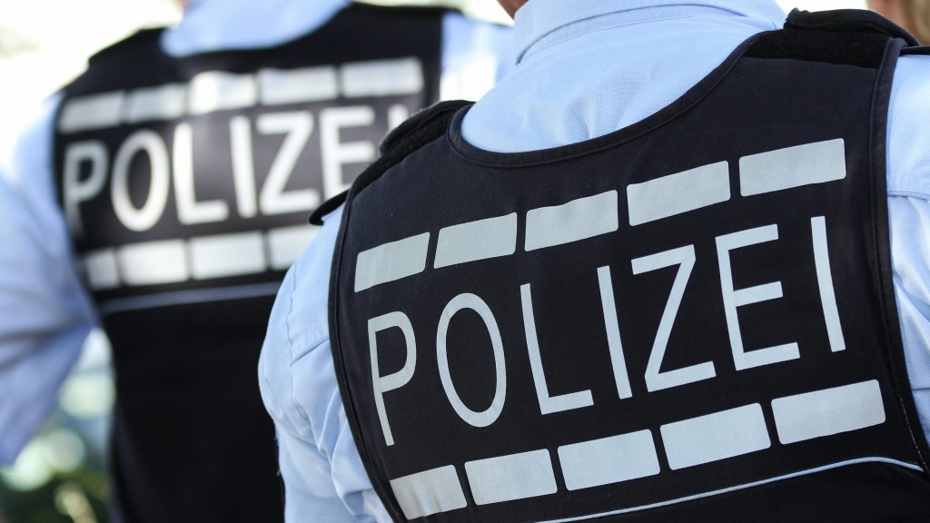 Polizisten mit Schutzweste