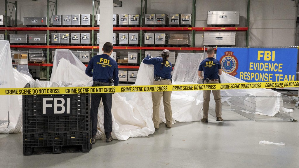 FBI-Spezialagenten bei der Untersuchung des chinesischen Höhenüberwachungsballons