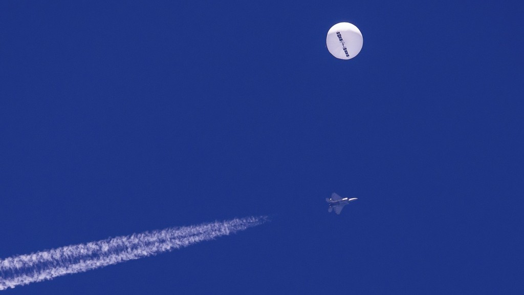 Großer Ballon über dem Atlantischen Ozean vor der Küste von South Carolina