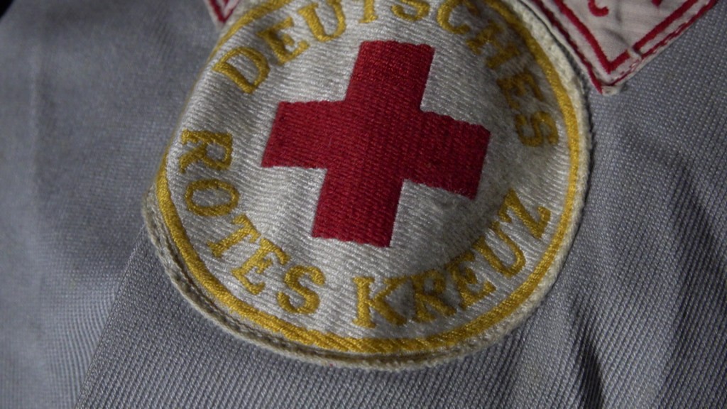 DRK-Wappen auf einem Hemd