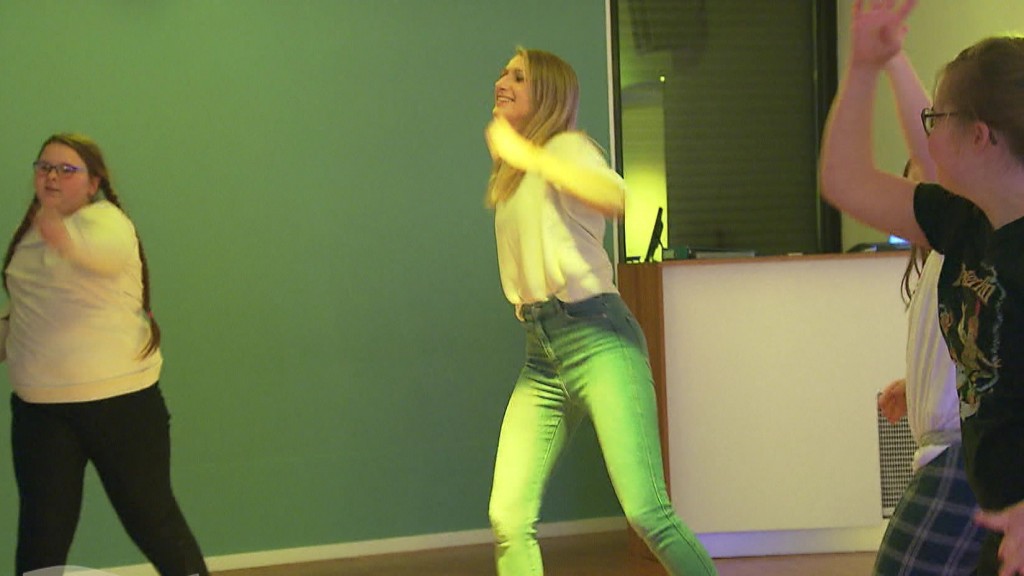 Marlene Borscheid mit ihren Tanzschülerinnen und Schülern
