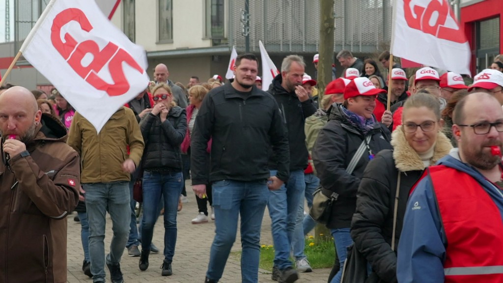 Foto: Menschen beim Streiken