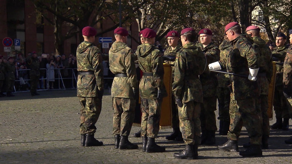 Foto: Soldaten stehen zusammen