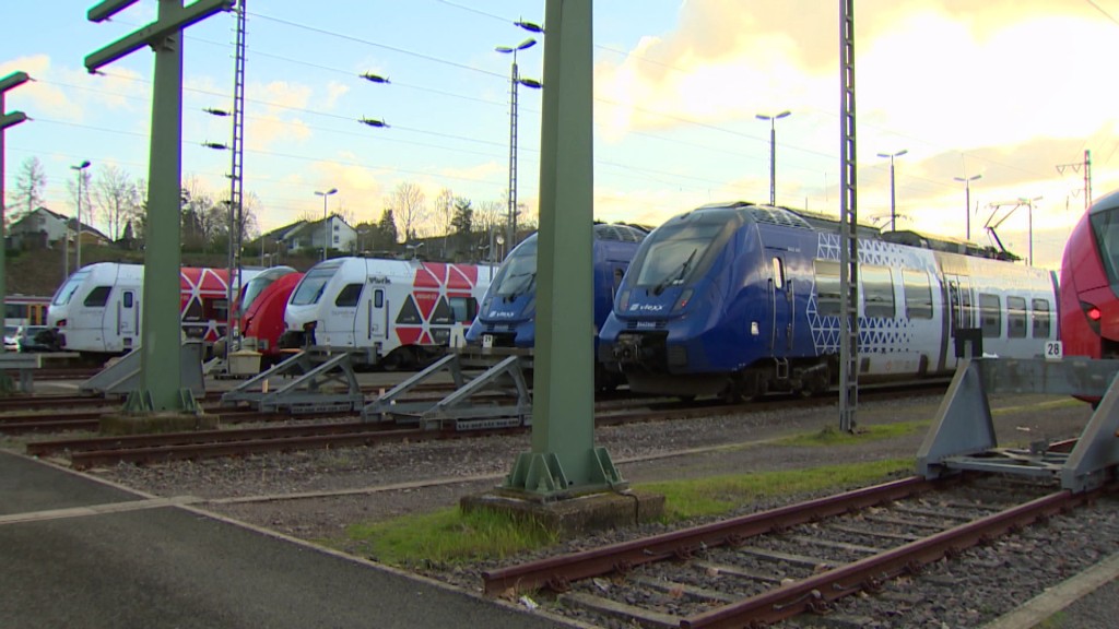 Foto: Züge stehen in Saarbrücken bereit