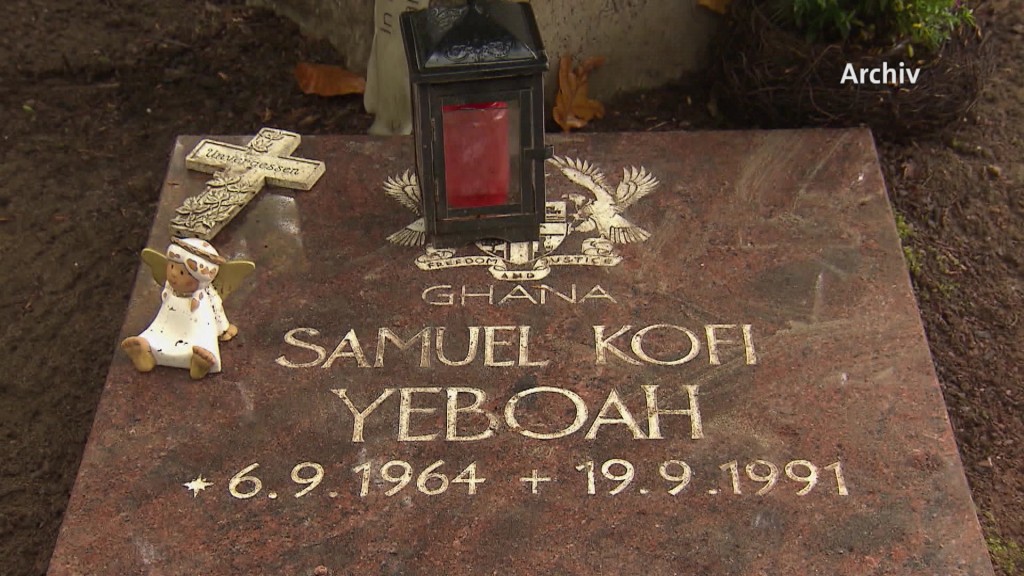 Foto: Grab mit Grabstein von Samuel Kofi Yeboah