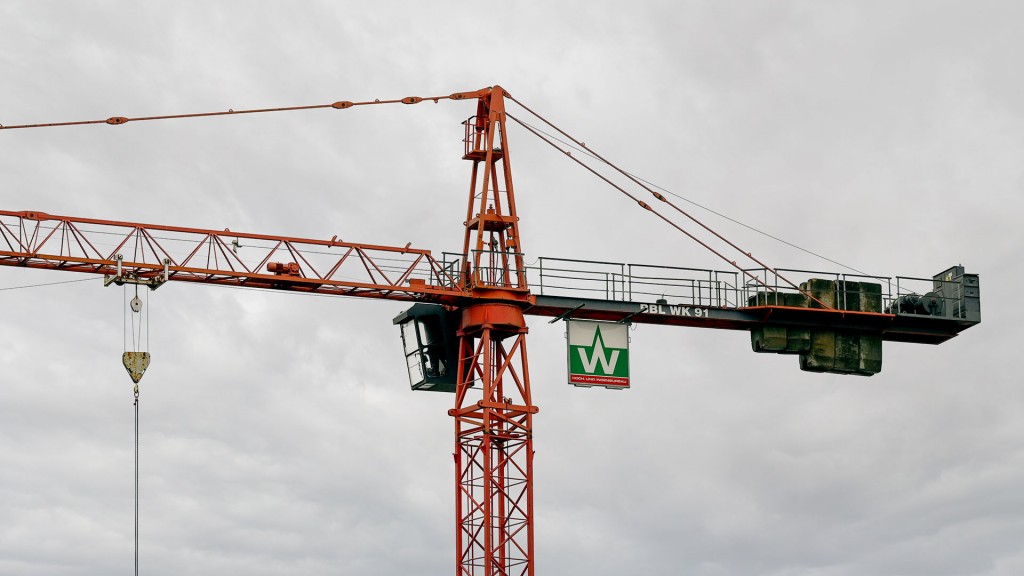 Ein Baukran mit Logo von Wolff Hoch- und Ingenieurbau