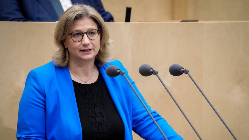 Foto: Anke Rehlinger bei einer Rede im Bundesrat