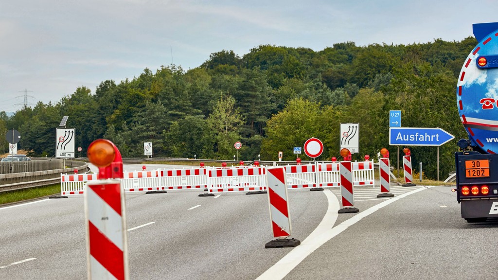 Vollsperrung auf einer Autobahn.