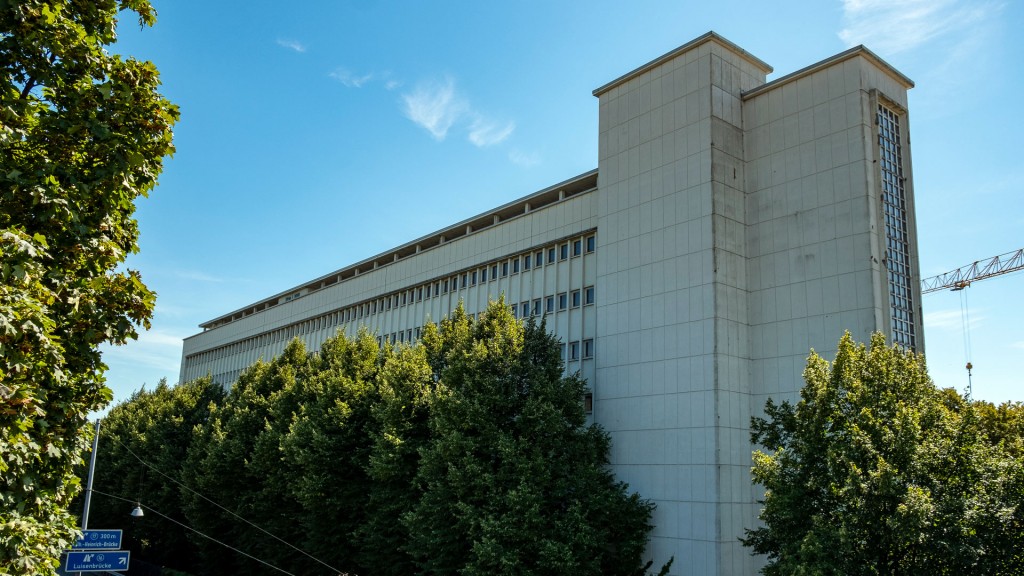 Foto: Das leerstehende Pingusson-Gebäude in Saarbrücken