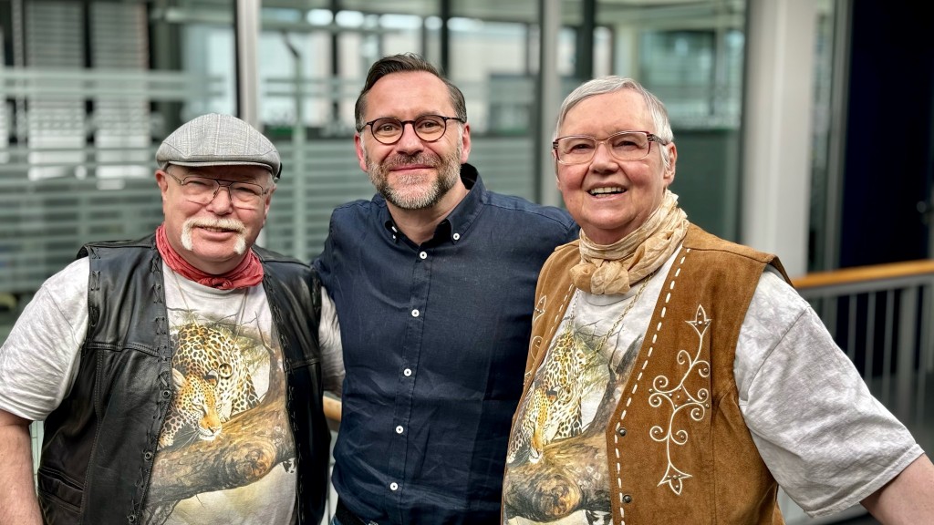 Uwe Jäger (Mitte) mit Iny Klocke und Elmar Wohlrath