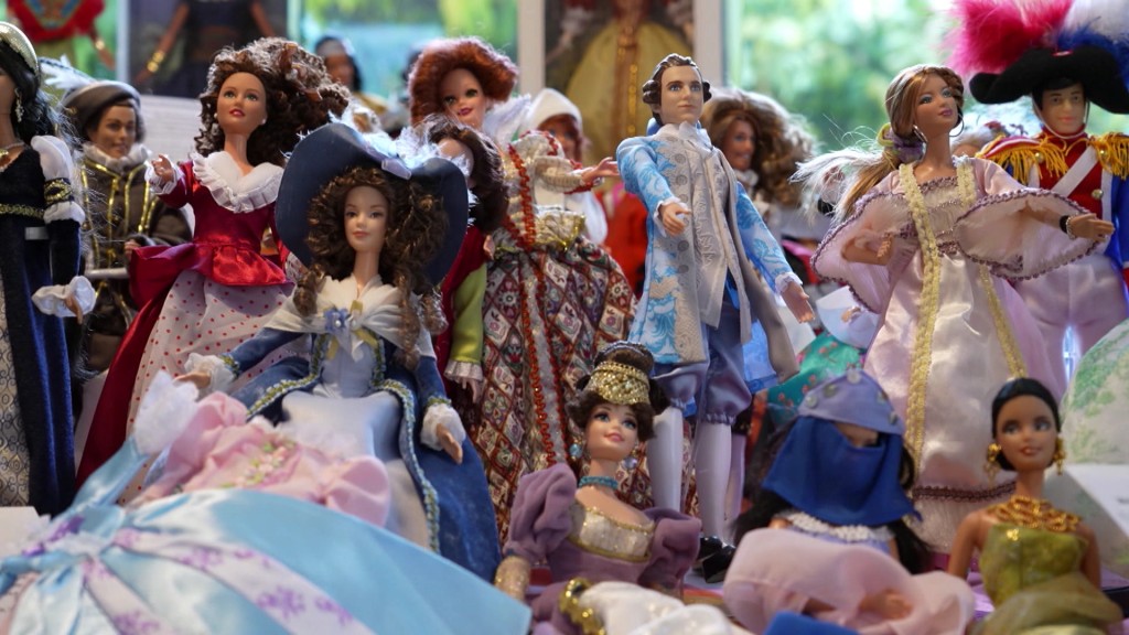 Foto: Viele Barbies stehen in Reih und Glied