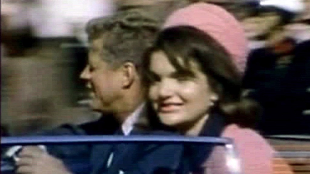 John F. und Jacky Kennedy kurz vor den Schüssen am 22. November 1963