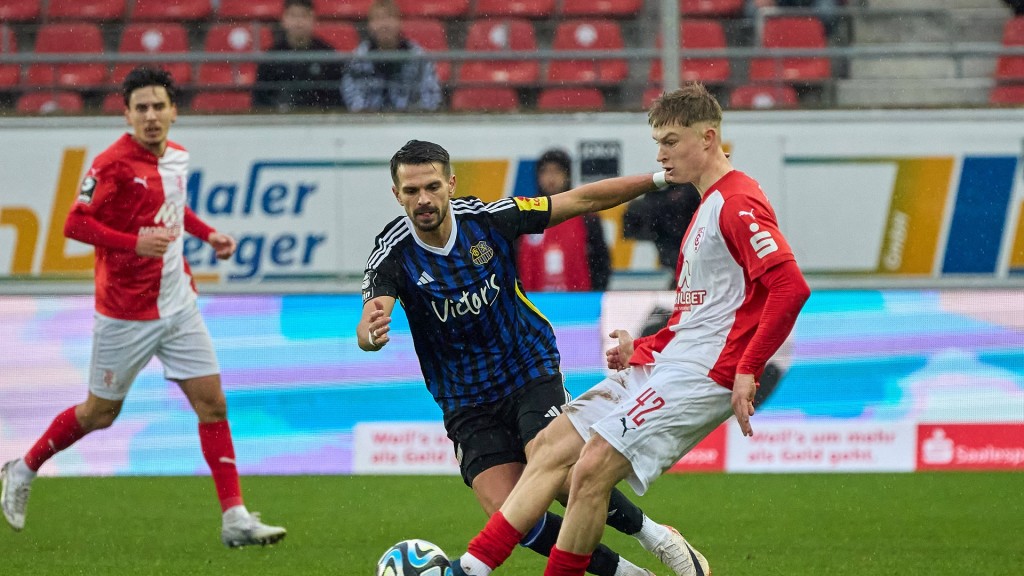 Foto: Kasim Rabihic (FCS) und Julian Eitschberger (HFC)