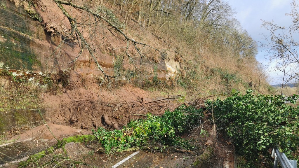 Hangrutsch in der Krötenstraße bei Dillingen