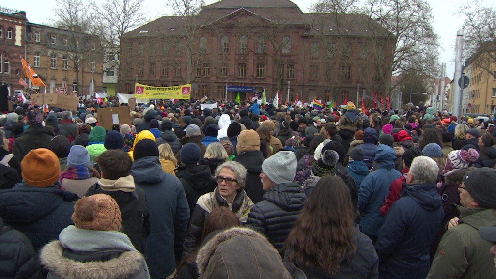 Foto: Demonstrierende auf dem Landwehrplatz