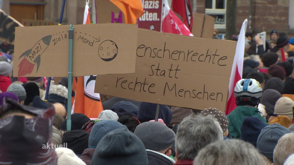 Foto: Zwei Transparente von der Demonstration.