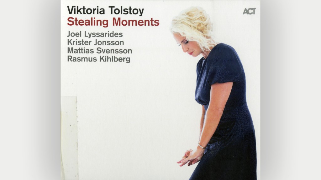 CD-Cover: Stealing Moments – „Viktoria Tolstoy“