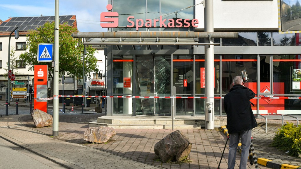 Sparkasse Großrosseln nach der Sprengung eines Geldautomaten