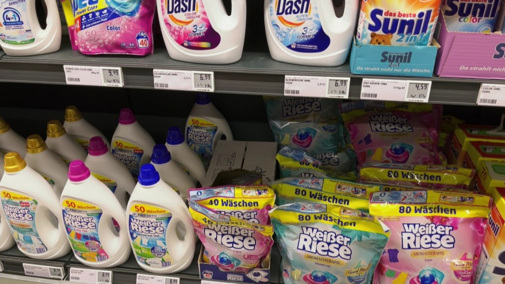 Foto: Ein Supermarktregal mit Waschmitteln
