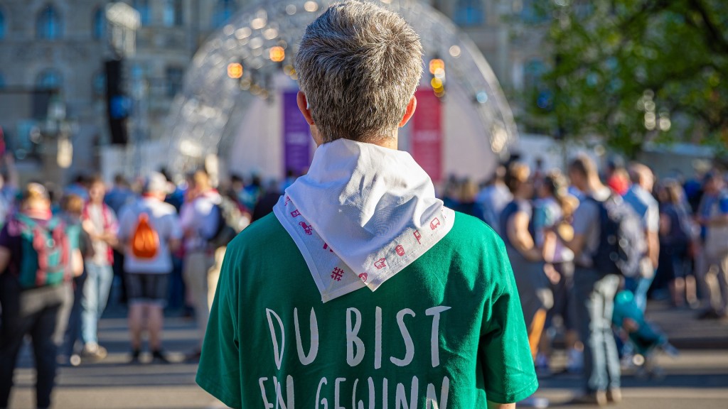 Besucher auf dem Kirchentag in Hannover