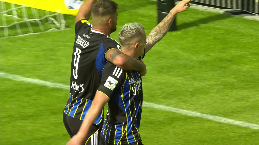 Foto: Kai Brünker und Florian Pick feiern den Sieg des FC Saarbrücken 
