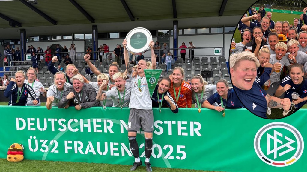 Foto: Spielerin des 1. FC Riegelsberg mit Meisterschale
