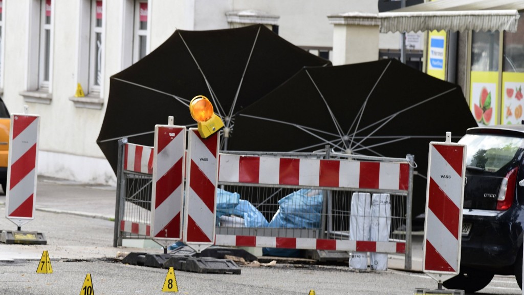 Foto: Völklingen. Spurensicherung am Tatort, an dem der Polizist erschossen wurde.