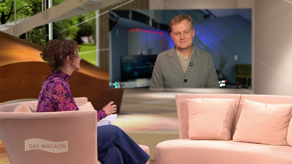 Foto: Moderatorin im Interview