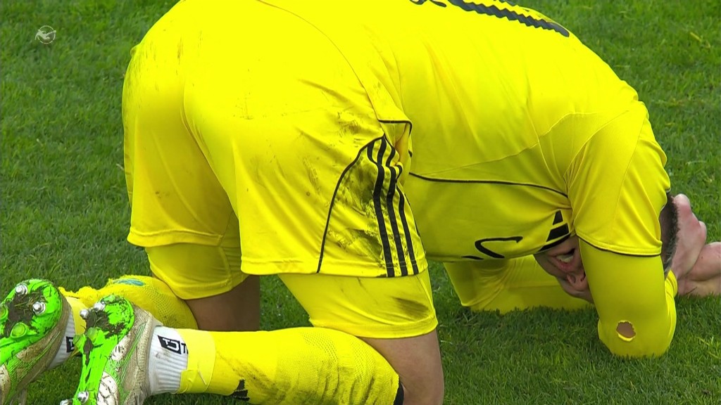 Foto: Spieler des FC Saarbrückens am Boden