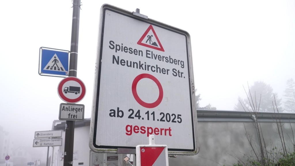 Foto: Verkehrsschild mit Hinweis auf Straßensperrung